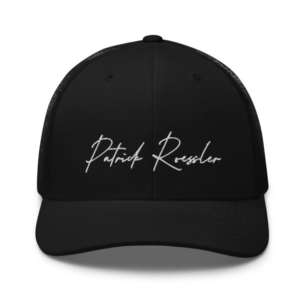 Schwarze Cap mit weißem Schriftzug